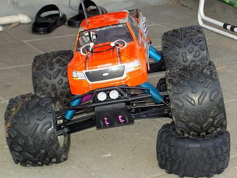 Truck Savage 25  - Den ser lidt mere ond ud med de nye dæk i stedet for stock dæk/fælge billede 8