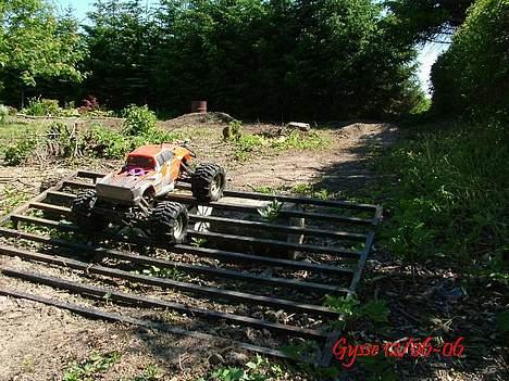 Off-Roader Savage 25 :o) - Lille Træmme hop.. Savagens første hop ! billede 6