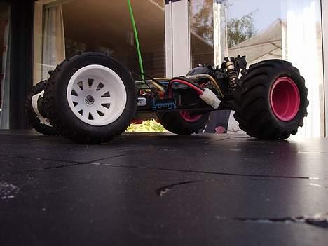 Buggy kyosho optima mid TILSALG - ond vinkel billede 1