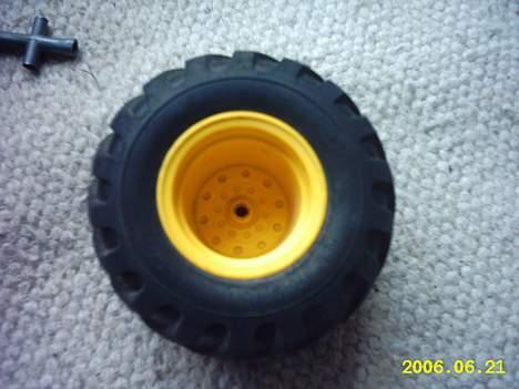 Off-Roader tamiya lunch box  - et godt og rubust dæk med fælg.... (skod at det er gul) billede 3