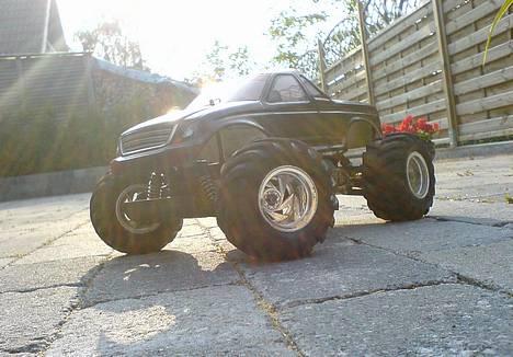 Off-Roader 4WD HBX Bonzer / RC BANE! - Bilen med en solnedgang i ryggen billede 2