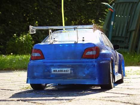Bil Subaru Impreza - Bagfra i det gode vejr. billede 2