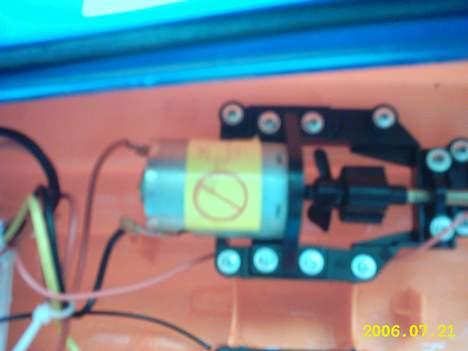 Båd speed båd - motoren er på størlse med den der er i min QD  billede 11