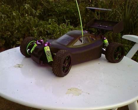 Buggy atomic warhead - kig på taget ... hmm .. tog en rød tus .. .og så blev det den farve .. =) .. rimlig fed farve  billede 14