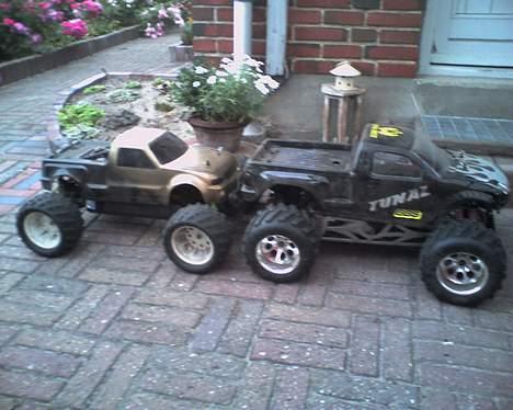 Bil FG Monstertruck (solgt) - Ved siden af min bror´s Carson Comanche 1:6 billede 2