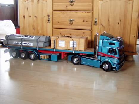 Lastbiler Mercedes - hele trækket er 115 cm langt billede 1