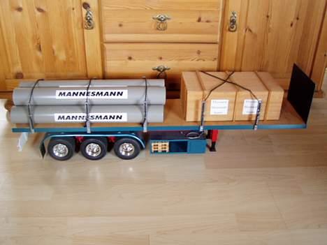 Lastbiler Mercedes - her er et billede af traileren med læs billede 5