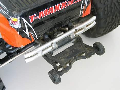 Bil Traxxas T-Maxx 3.3 - Wheeliebaren bliver især nyttig efter 10. tank... billede 5