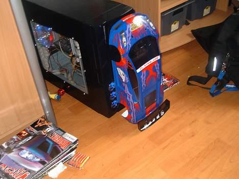 Bil gtr hbx touring 4 wd - står lige op af min egers nu lavt computer (den er bar fed )  billede 7