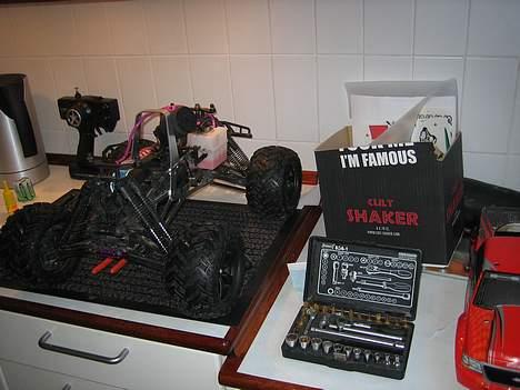 Off-Roader SAVAGE 25. 4,6 cc - Ja vi spiser pizza idag for far bruger køkkenet.  billede 11