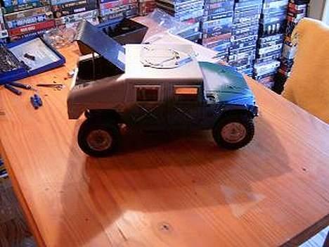 Bil Humvee - Her er den så åben, så man kan høre musikken bedre. billede 3