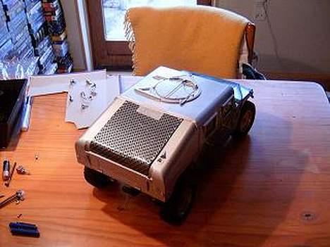 Bil Humvee - Der er sat cabonklistermærke på bagklappen. billede 4