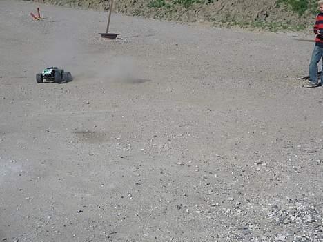 Bil traxxas t-maxx - ja knægten skal jo os køre lidt  billede 8