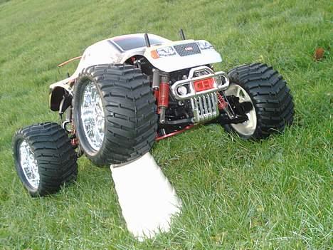 Off-Roader Genesis 46. SOLGT - high five! måske der var lidt bedre bid hvis savage fik lidt stører sutter på. nå nej for lille motor! billede 5