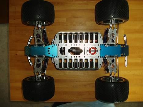 Truck Gorilla E-maxx  - Gorillamaxx X-brace chassis og Powerline alu skidplates billede 16