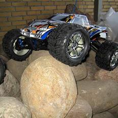 Truck Traxxas Revo 3.3