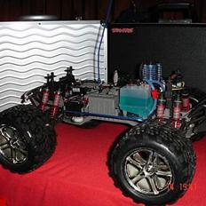 Truck Traxxas T-max 3.3