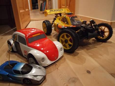 Buggy bazooka pro 4#4 ( SOLGT ) - Sammen med fætters mini-z 1-24 og hans el-bil 1-12.. Er de ikke søde sammen.. billede 11