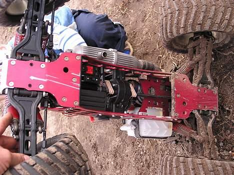 Off-Roader Genesis 46. SOLGT - en lille rids i bunden var hvad det kunne blive til da jeg kørte hen over en savage med 90 km/t (savage 65 km/t:-) ikke meget!!  billede 13