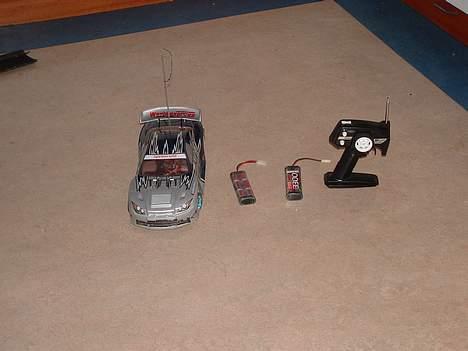 Bil rc-bil - jeg har 2 ekstra batterier til den på 7,2v billede 1