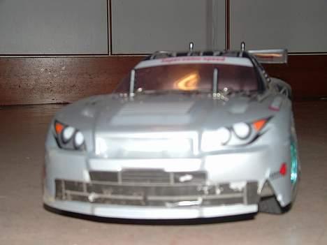 Bil rc-bil - har en ide om at lave lys på den med blå joder foran og røde i bag billede 3