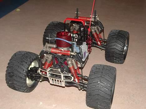 Bil GENESIS  Monster Truck - min første  nitrobil   men det er kun en 7,5 ccm billede 3