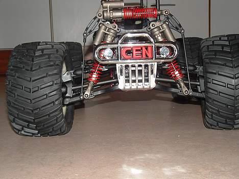 Bil GENESIS  Monster Truck - hm det er størelse 1:8 den fylder lidt billede 4