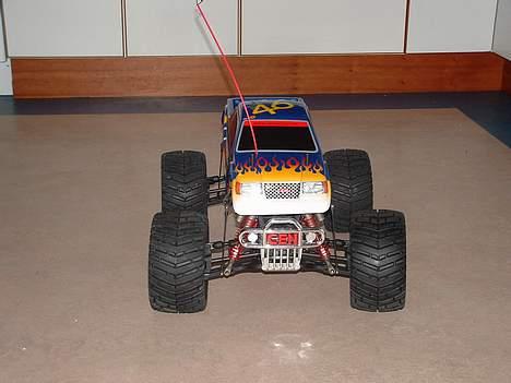 Bil GENESIS  Monster Truck - den har 5 hk hm en tophastighed ofroad omkring 90 km/t billede 5