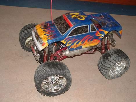 Bil GENESIS  Monster Truck - den var i både sand muder græs  og lige en halv stor vandpyt billede 10