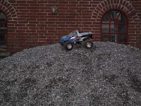 Off-Roader cross tiger - var lige ude at race i en bunke grus billede 1