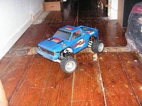 Off-Roader traxxas Hawk 2 - karossen er lidt smadret det er den sidste ejer der har været ude for nogle grove crashh billede 5