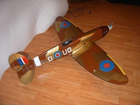 Fly Spitfire.  Smadret. billede 1