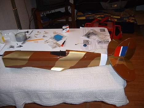 Fly Spitfire.  Smadret. - Under samling. billede 2