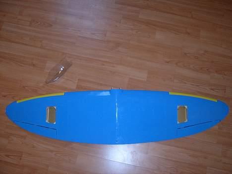 Fly Spitfire.  Smadret. - vinge under samling. billede 7