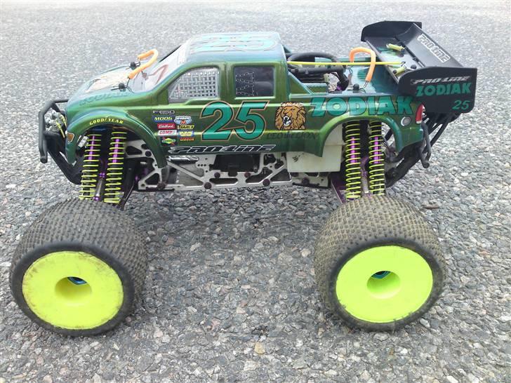 Truck HPI Savage .28 - HPI Savage .28 Opbygget som en X - Ford F-650. billede 2