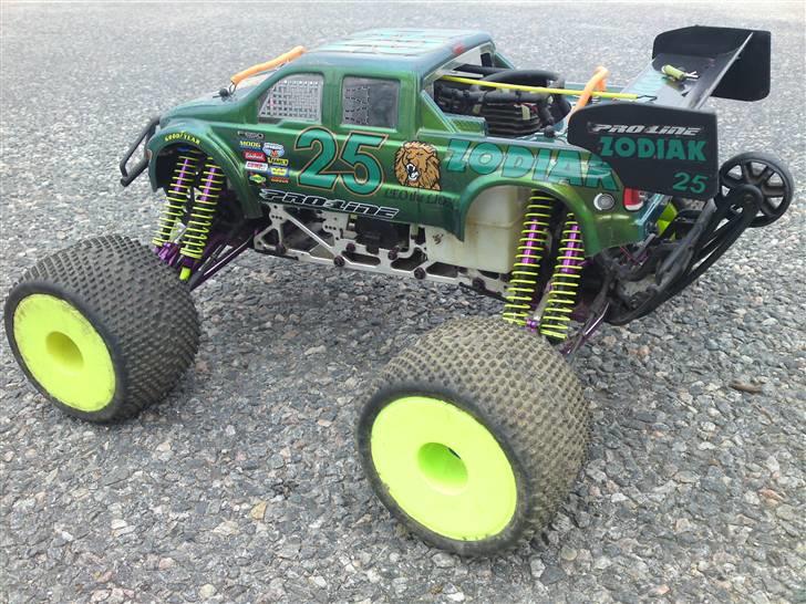 Truck HPI Savage .28 - HPI Savage .28 Opbygget som en X - Ford F-650. billede 3