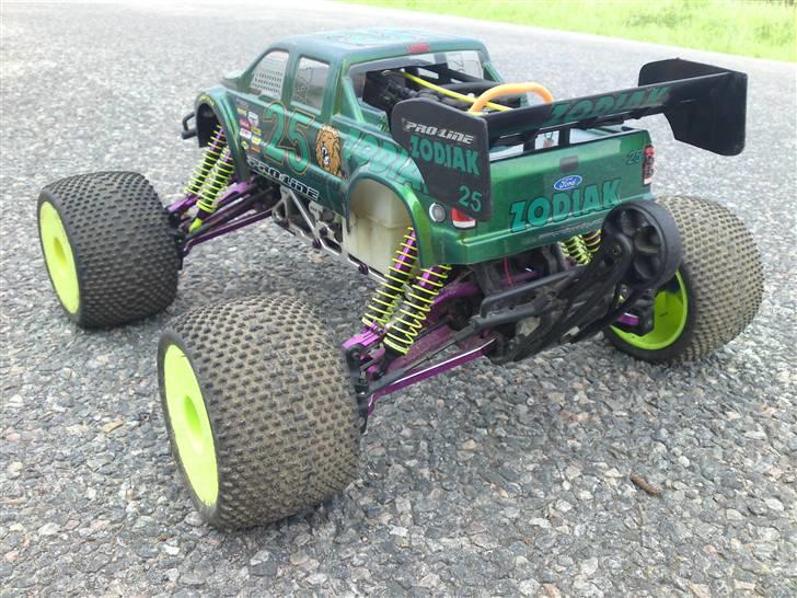 Truck HPI Savage .28 - HPI Savage .28 Opbygget som en X - Ford F-650. billede 4