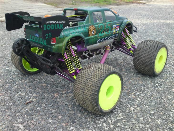 Truck HPI Savage .28 - HPI Savage .28 Opbygget som en X - Ford F-650. billede 6