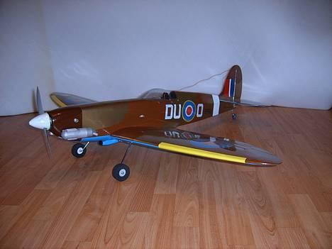 Fly Spitfire.  Smadret. - Det færdige resultat. billede 12