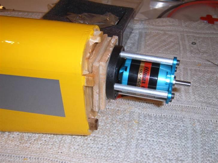 Fly MESSERSCHMITT.. Smadret. - Børsteløs motor på ca 400 watt. Trækker modeller op til 2,4 kg. billede 5