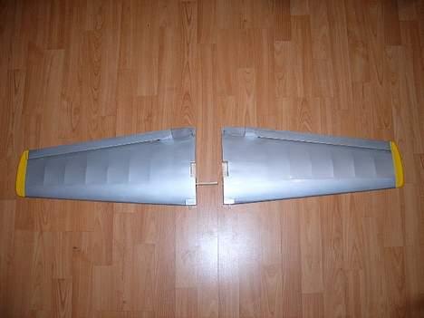 Fly MESSERSCHMITT.. Smadret. - vingerne klar til at blive limet sammen. billede 7