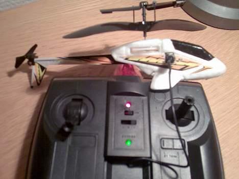 Helikopter SKY Mikro Heli - Til opladning. GIver fantasktisk lang flyvetid på 5 min. billede 5