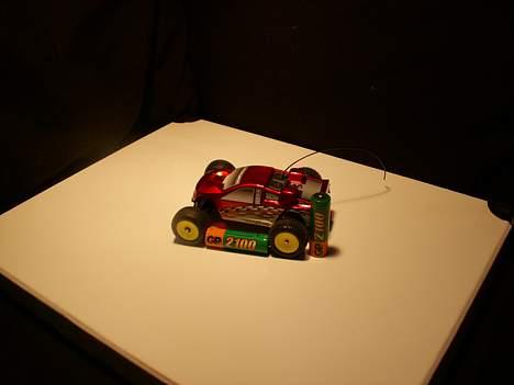 Truck Team Losi Micro-t - Her er står den med to AA batterier billede 2