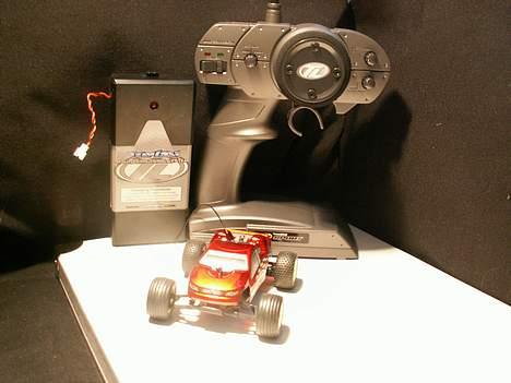 Truck Team Losi Micro-t - Her er controlleren, opladeren og Micro-t´en billede 3