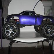 Off-Roader Traxxas Revo