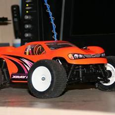 Off-Roader xray m18t  