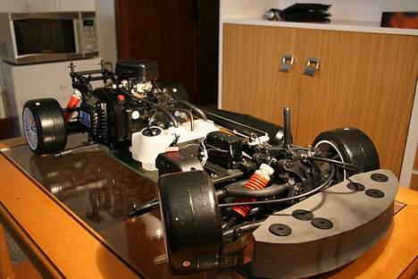 Bil Mercedes Benz C kl. 1:5 - Bilen uden karosse. billede 6