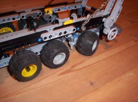 Lastbiler LEGO  - styrbar bagaksel på hængeren billede 2