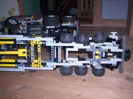 Lastbiler LEGO  - Hængeren nedefra =) billede 14