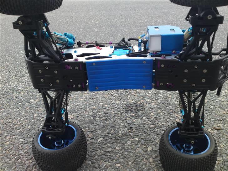 Truck HPI Savage .28 - Savage 25 Ombygget til Savage X - Cadillac Escalade EXT Nascar 8 Loctite. billede 20